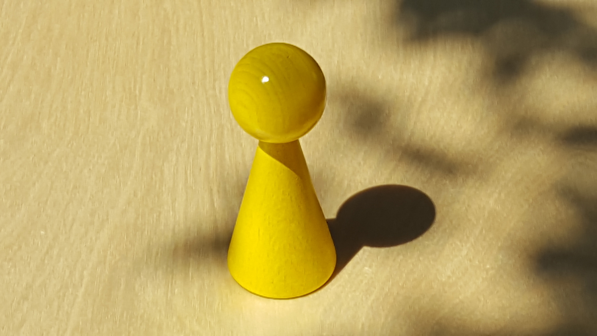 www.systembrett.at · Systembrett-Artikel · Einzel-Figur 10 cm in gelb (ohne Augen);