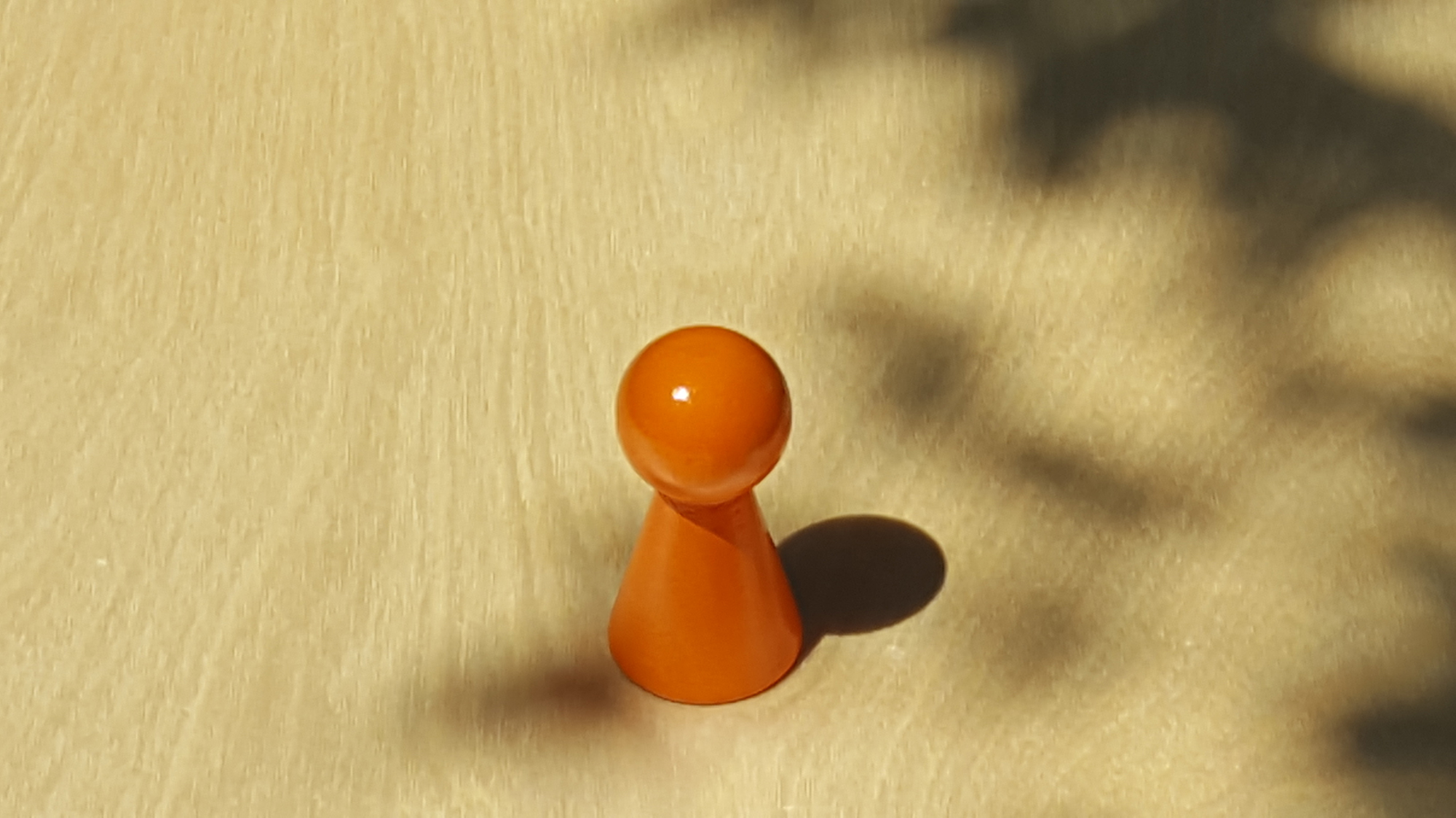 www.systembrett.at · Systembrett-Artikel · Einzel-Figur 6 cm in orange (ohne Augen);
