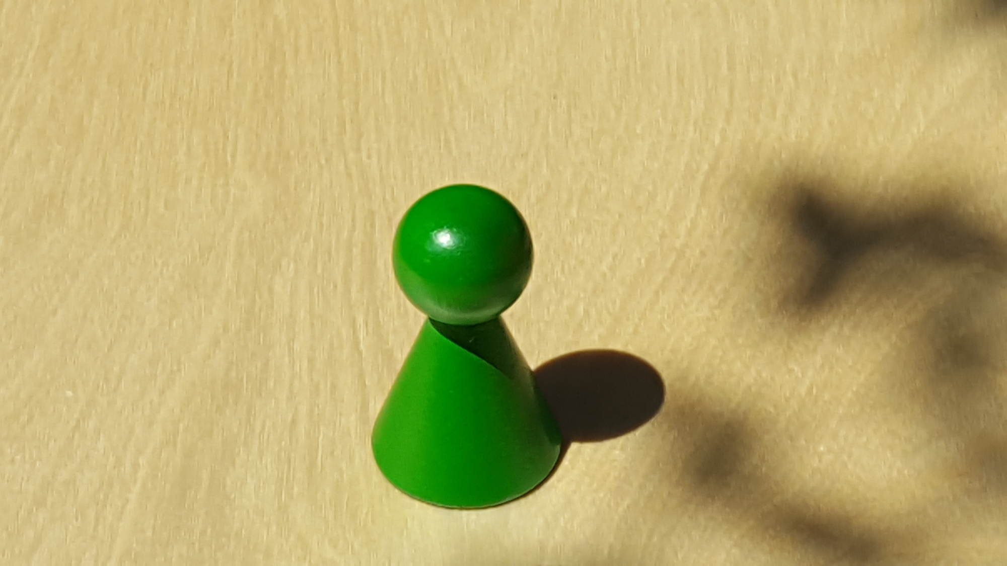 www.systembrett.at · Systembrett-Artikel · Einzel-Figur 7 cm in grün (ohne Augen);